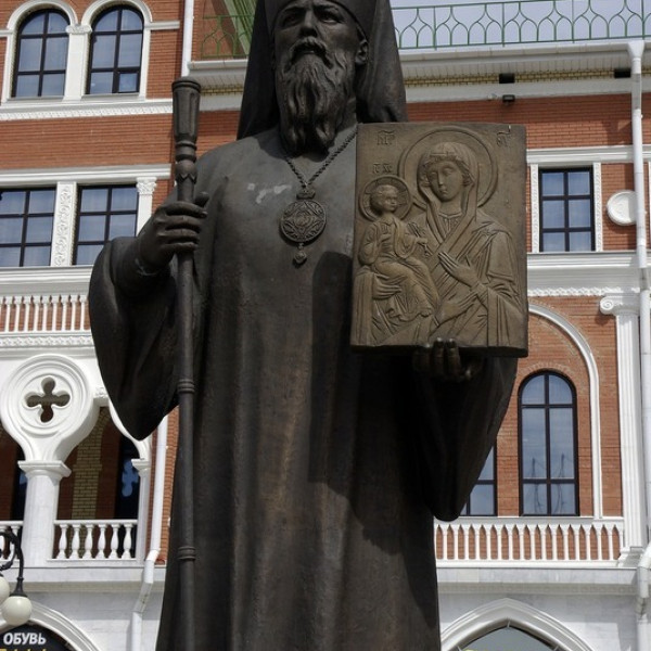 Памятник Священномученику Леониду, Епископу Марийскому