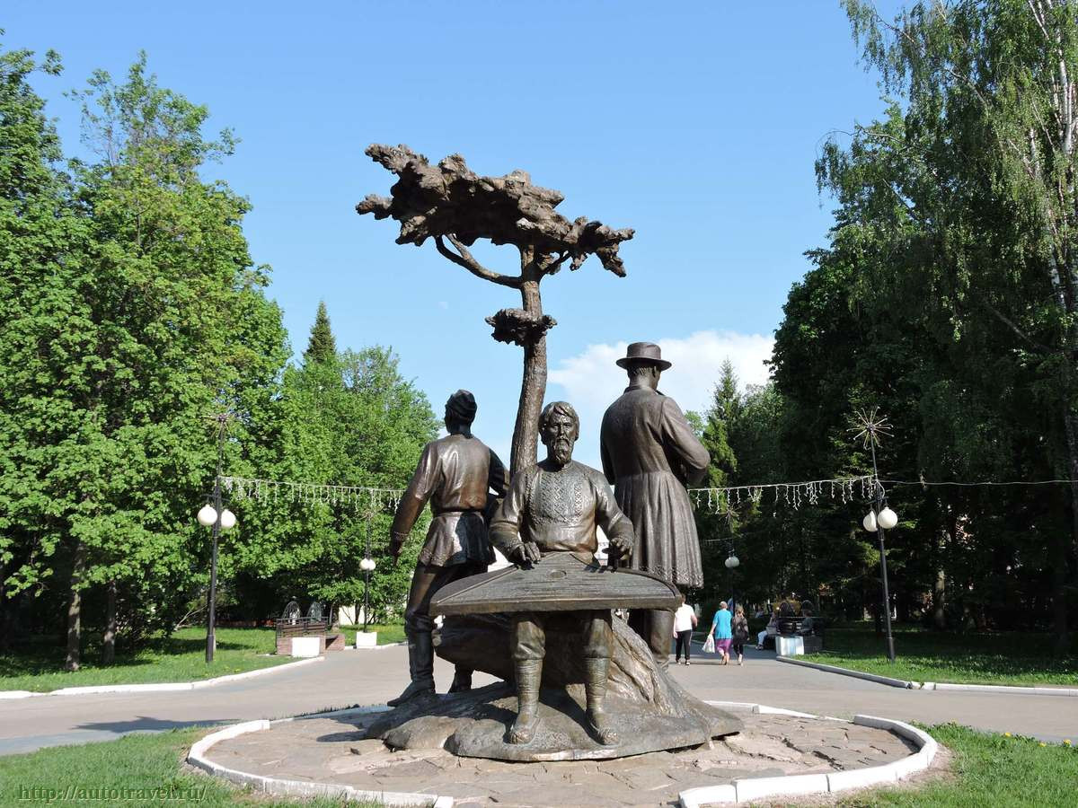 Скульптура "Дерево жизни"