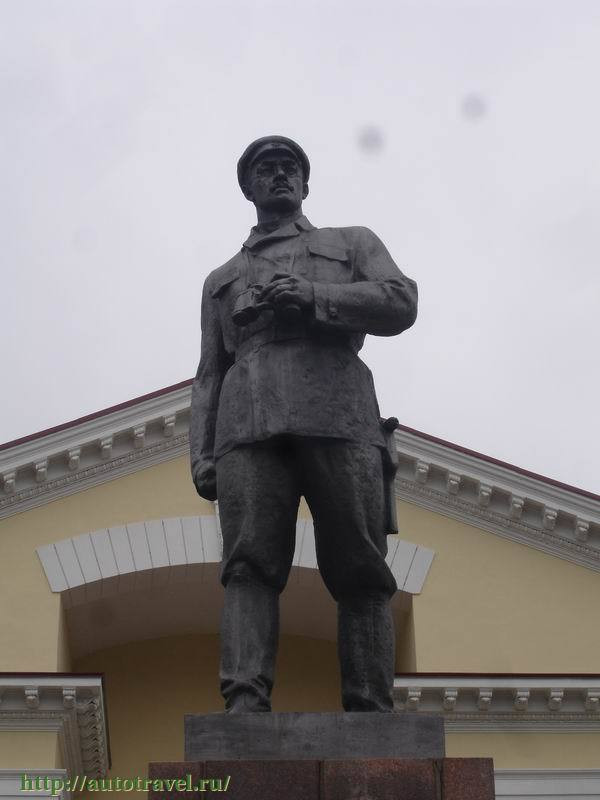 Памятник Павлину Виноградову