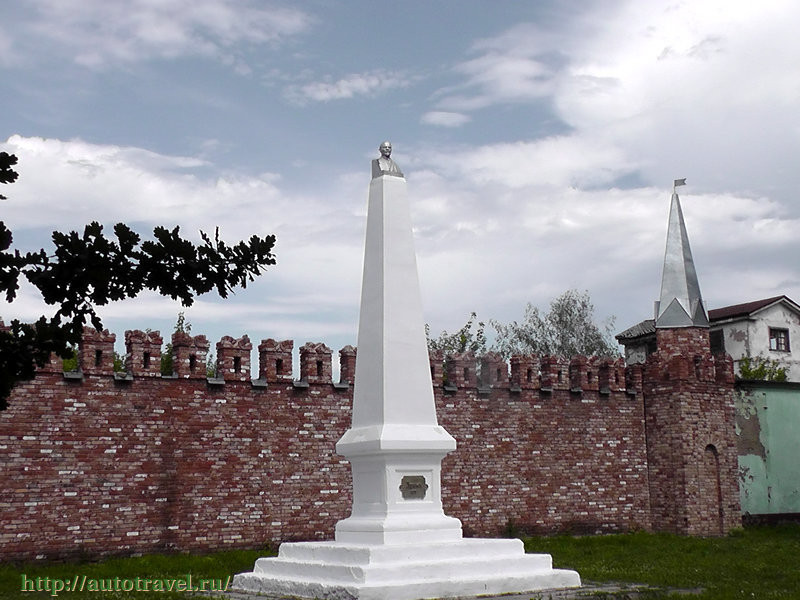 Памятник Ленину