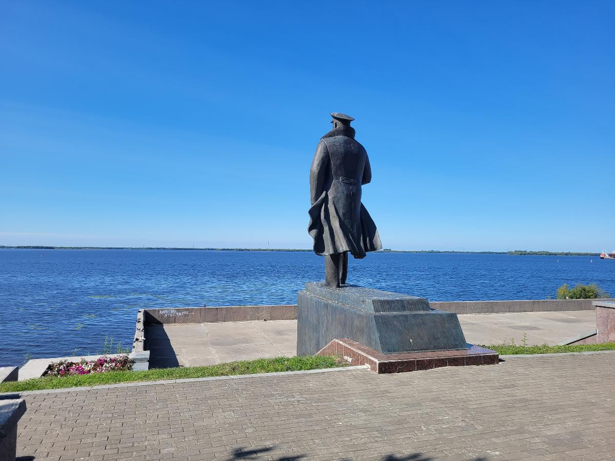 Памятник герою Советского Союза Н.Г.Кузнецову