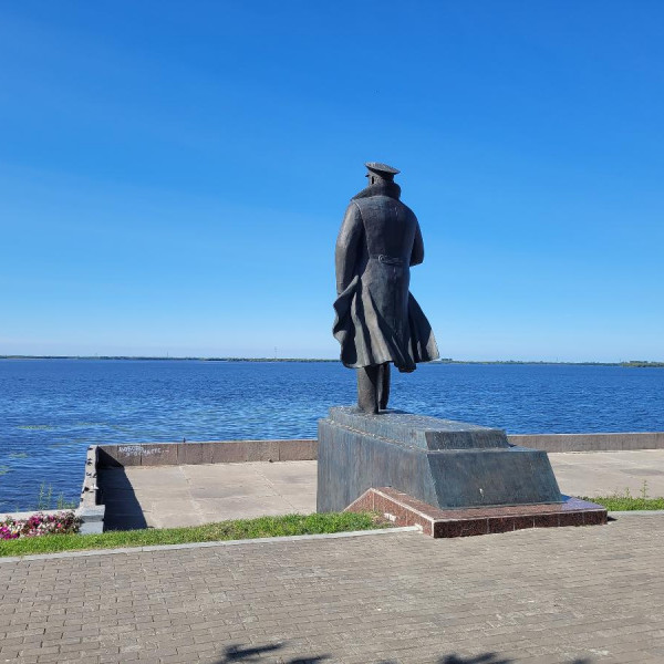 Памятник герою Советского Союза Н.Г.Кузнецову