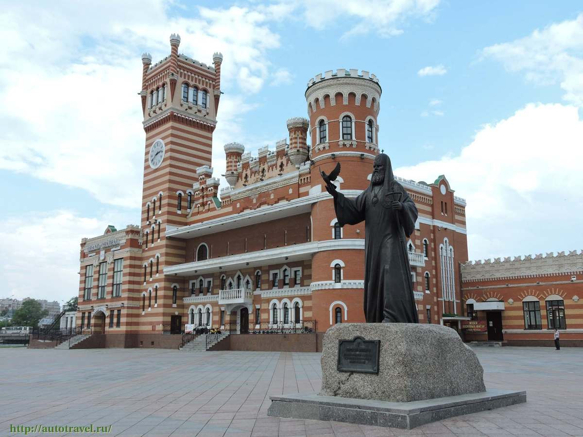 Памятник Святейшему Патриарху Алексию II
