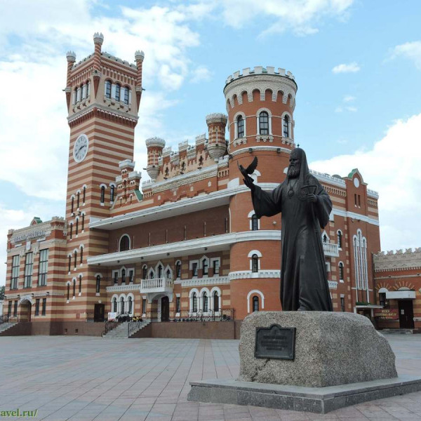 Памятник Святейшему Патриарху Алексию II