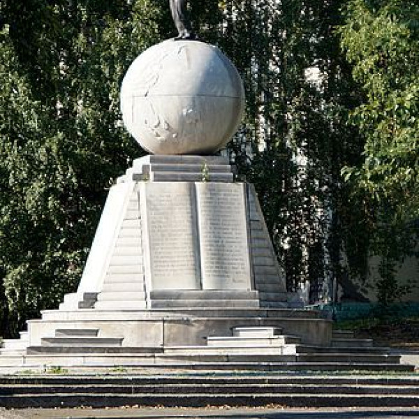 Памятник Ленину