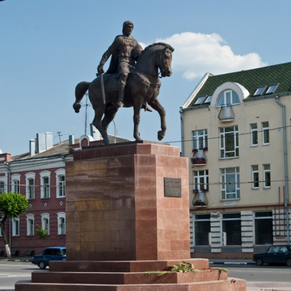 Памятник князю Олегу Рязанскому