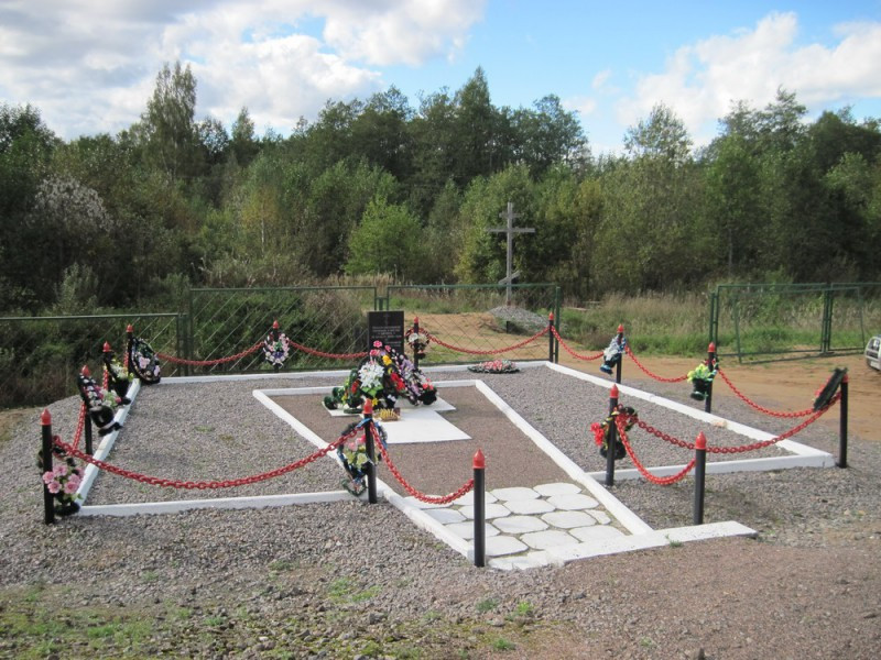Памятник на месте крушения экспреcса "Аврора"