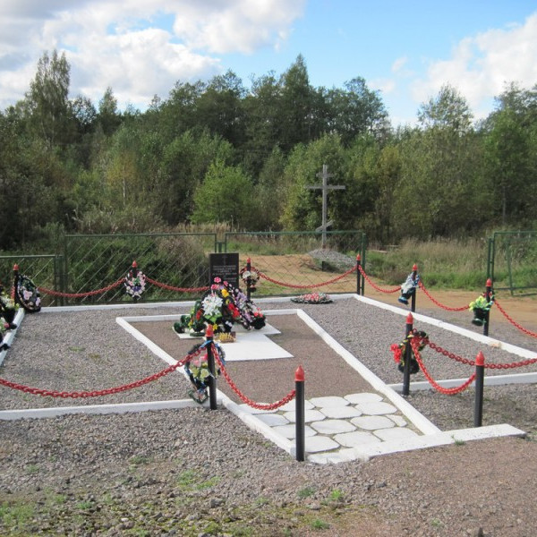 Памятник на месте крушения экспреcса "Аврора"