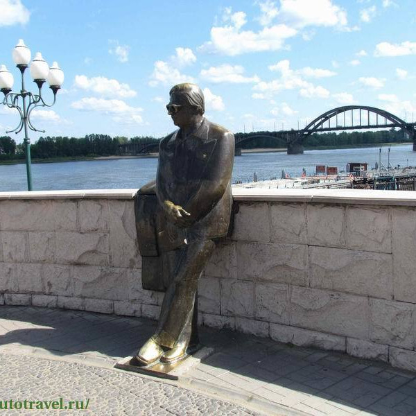 Памятник Льву Ошанину