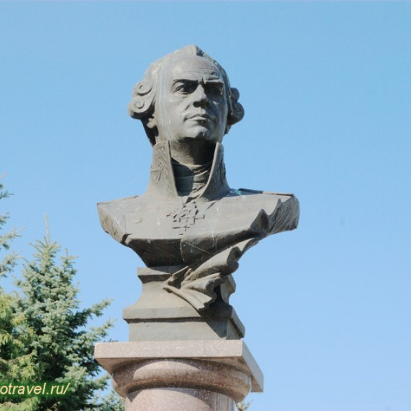 Памятник адмиралу Ушакову