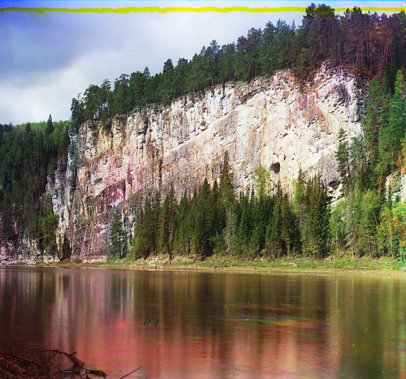 Камень Дыроватый