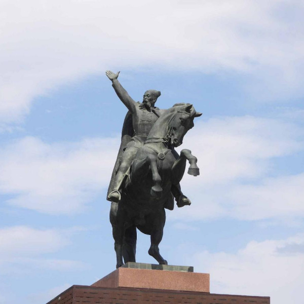 Памятник О.И.Городовикову