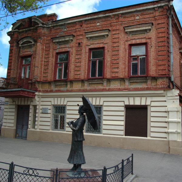 Памятник Фаине Раневской
