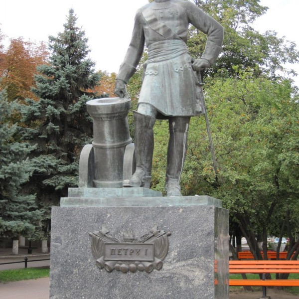 Памятник Петру I