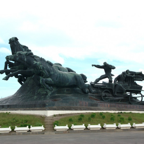 Памятник "Тачанка-ростовчанка"