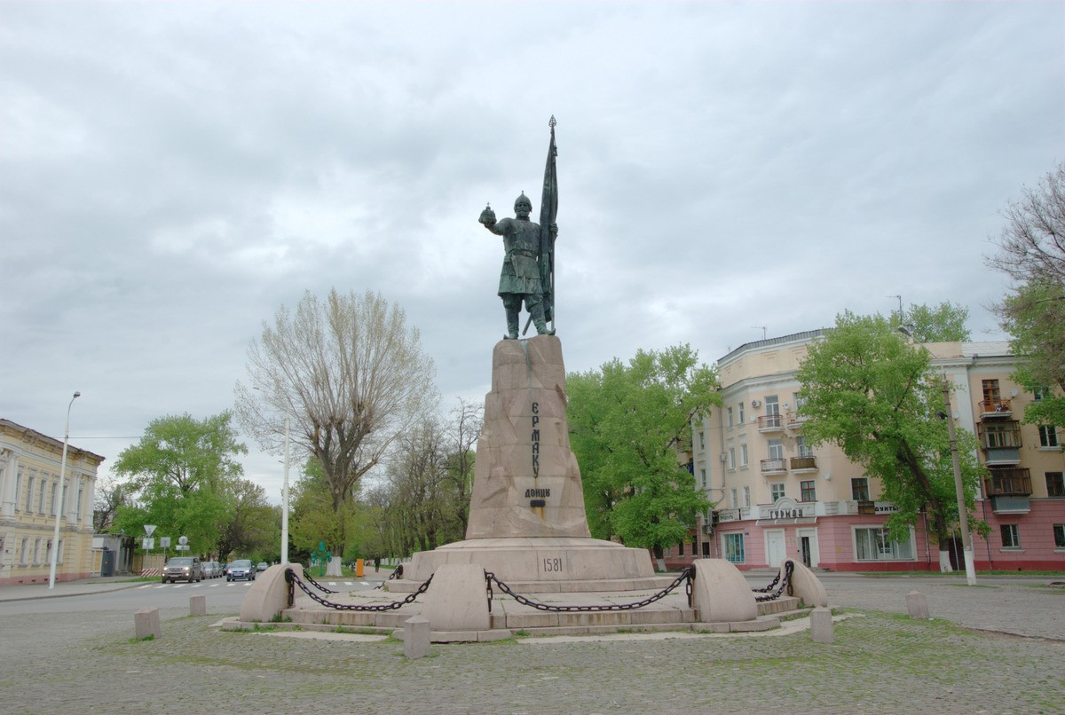 Памятник Ермаку