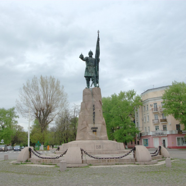 Памятник Ермаку