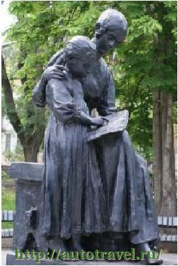 Памятник первой учительнице