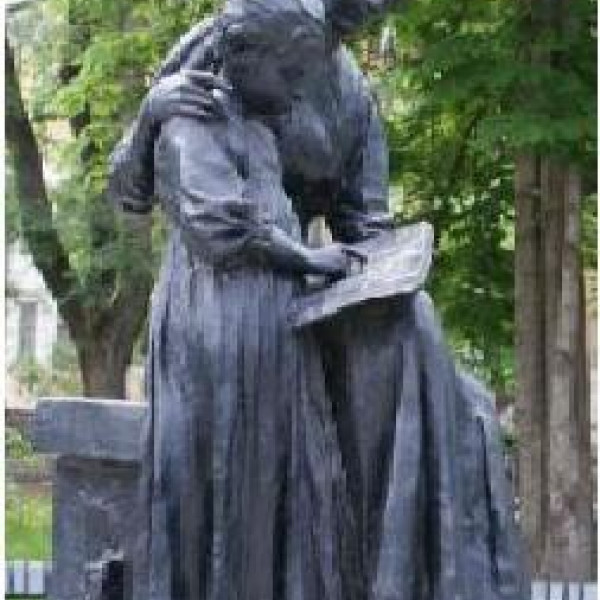 Памятник первой учительнице