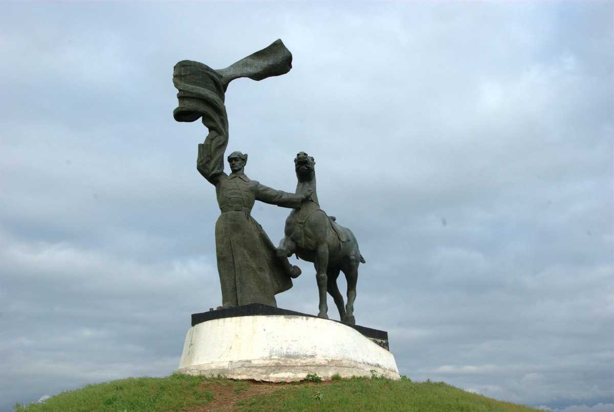 Памятник бойцам 1-й конной (Пролетарск)
