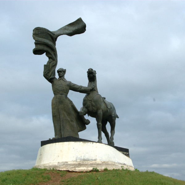 Памятник бойцам 1-й конной (Пролетарск)