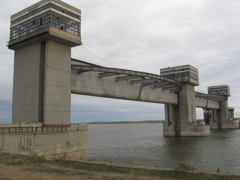 Астраханский вододелитель (Нариманов)