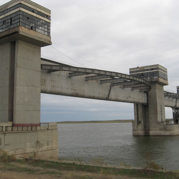 Астраханский вододелитель (Нариманов)