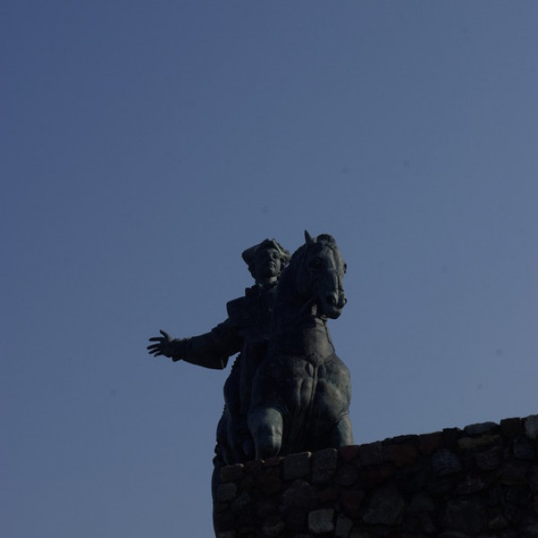 Памятник императрице Елизавете Петровне