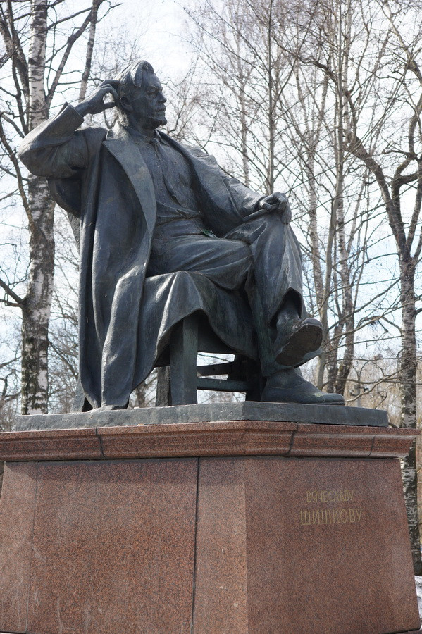Памятник В.Я. Шишкову