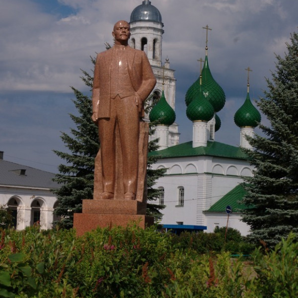 Памятник В.И.Ленину