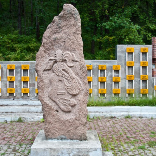 Памятник всем погибшим альпинистам