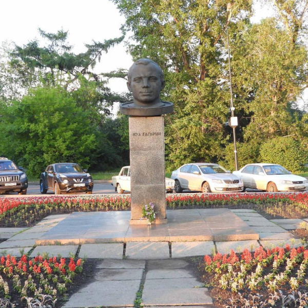 Памятник Гагарину