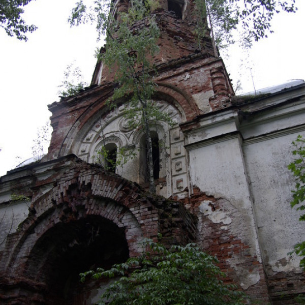 Церковь Троицы Живоначальной (Язвищи)