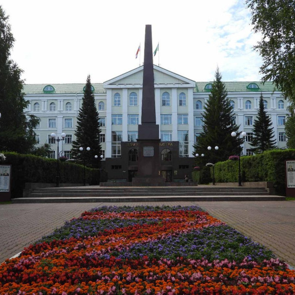 Памятный знак "Югра - преобразователям земли Югорской