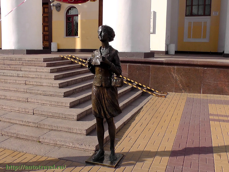 Памятник театральному зрителю