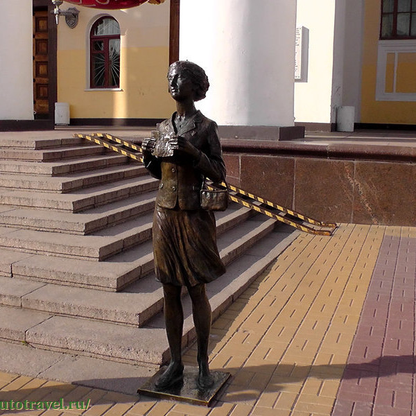 Памятник театральному зрителю