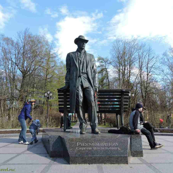 Памятник композитору Сергею Рахманинову