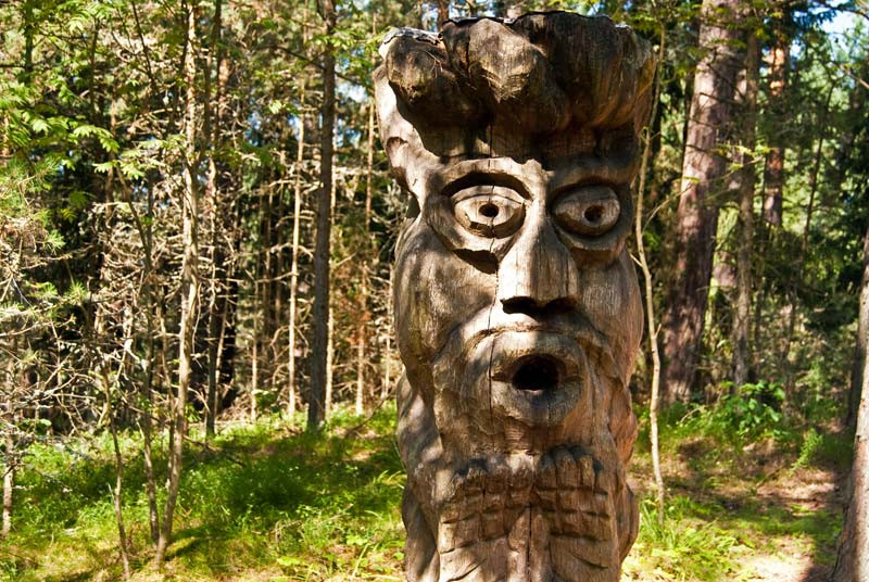 Гора Ведьм и парк деревянных скульптур