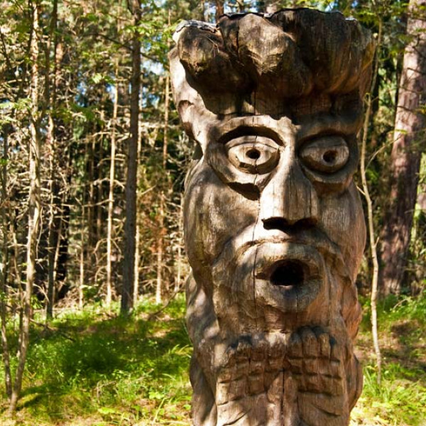 Гора Ведьм и парк деревянных скульптур