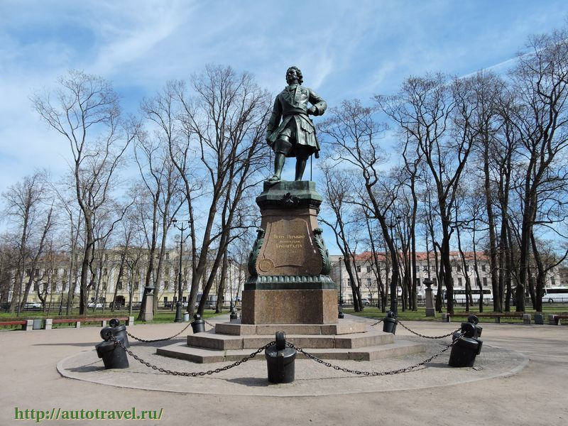 Петровский парк и памятник Петру I