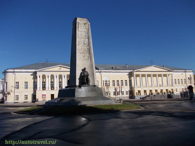 Монумент в честь 850-летия города Владимира