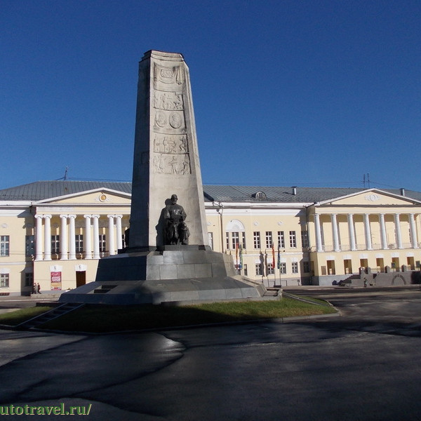 Монумент в честь 850-летия города Владимира