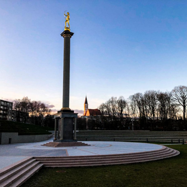 Площадь солнечных часов