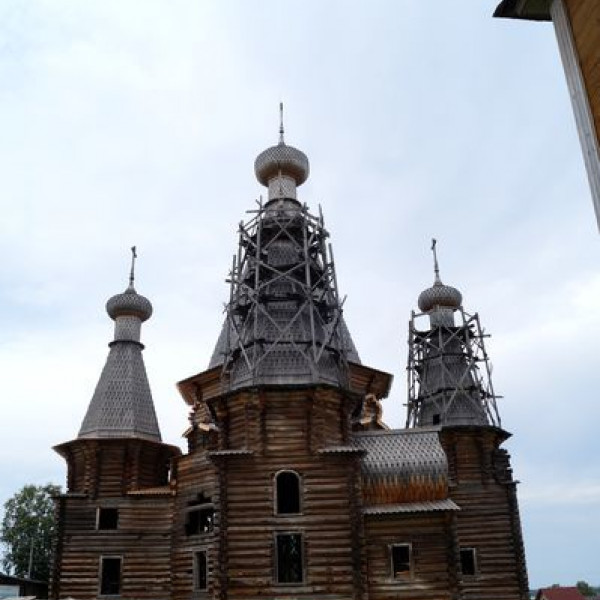 Деревянный храмовый ансамбль