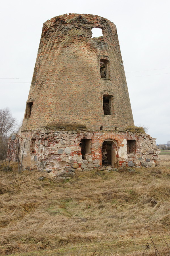 Руины ветряной мельницы (Муцениеки)