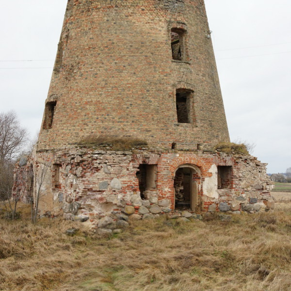 Руины ветряной мельницы (Муцениеки)