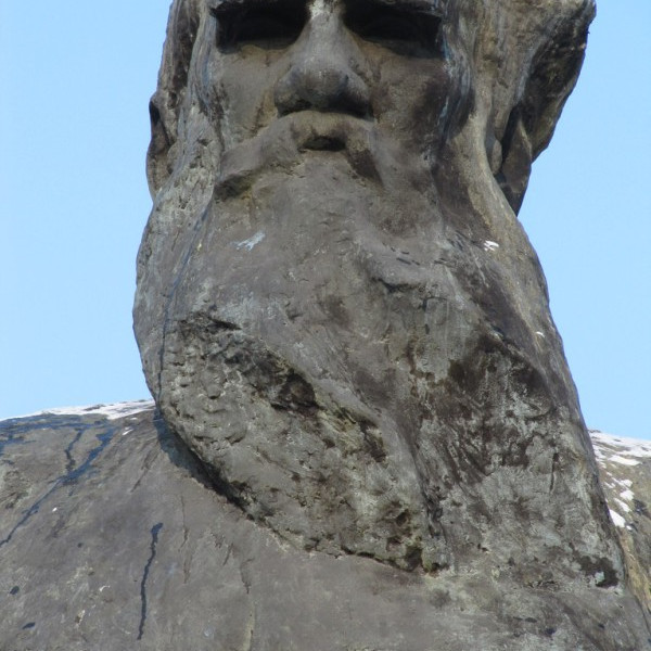Памятник Л.Н.Толстому