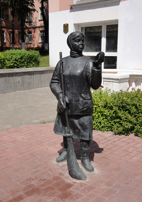 Памятник дворнику