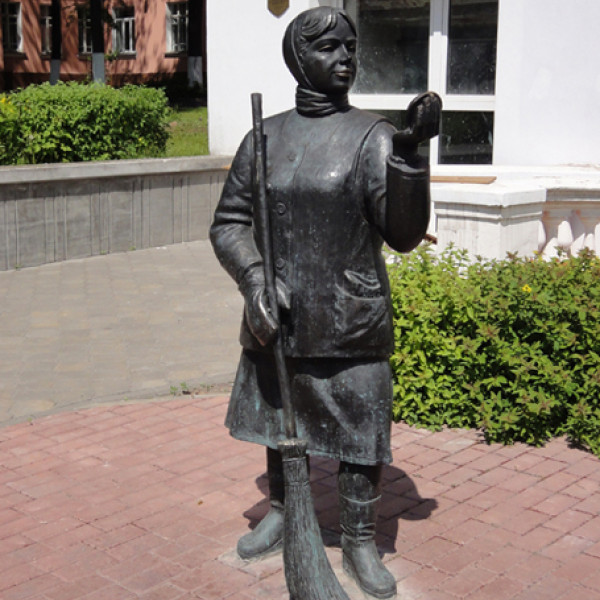 Памятник дворнику