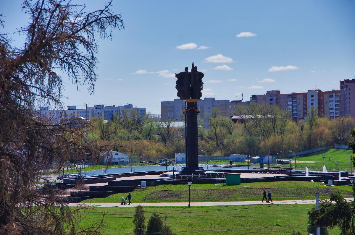 Монумент "Навеки с Россией"